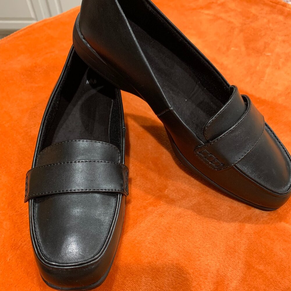 Women's Black Leather Loafers, Size 9.5W (NEW) - Picture 2 of 6